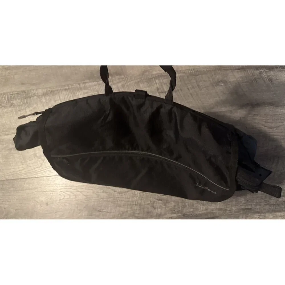 LL Bean Messenger Bag Mens Nylon Black Flap Laptop Carrying Buckle Travel LARGE